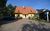 Ferienhaus Strandstr. 29, Ferienwohnung 1 in Loddin-Usedom - Vorderansicht mit Parkpltzen auf dem Grundstck