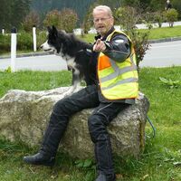Vermieter M. Weber mit seinem Hund: Ferienwohnung Traumblick