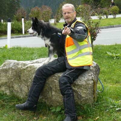 Vermieter: Vermieter M. Weber mit seinem Hund