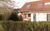 Haus Biberburg in Ltow-Usedom - Blick auf Eingang und Terrasse ber die Hecke